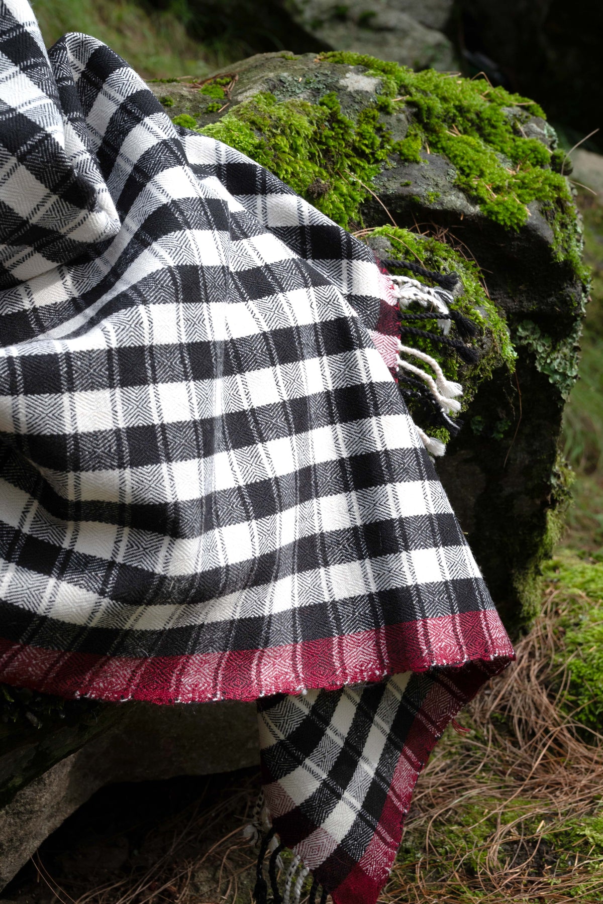 Pateele - Checkered Handwoven Kinnauri Shawl