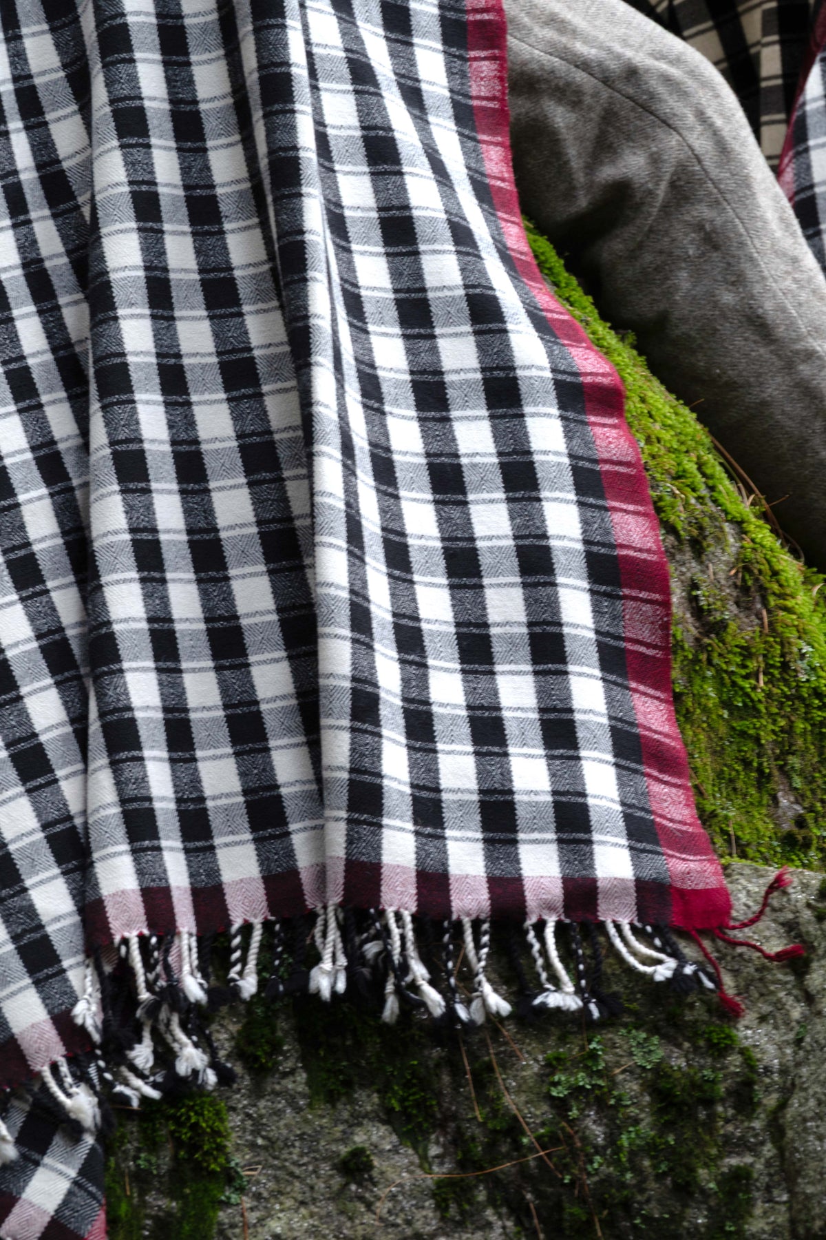Pateele - Checkered Handwoven Kinnauri Shawl