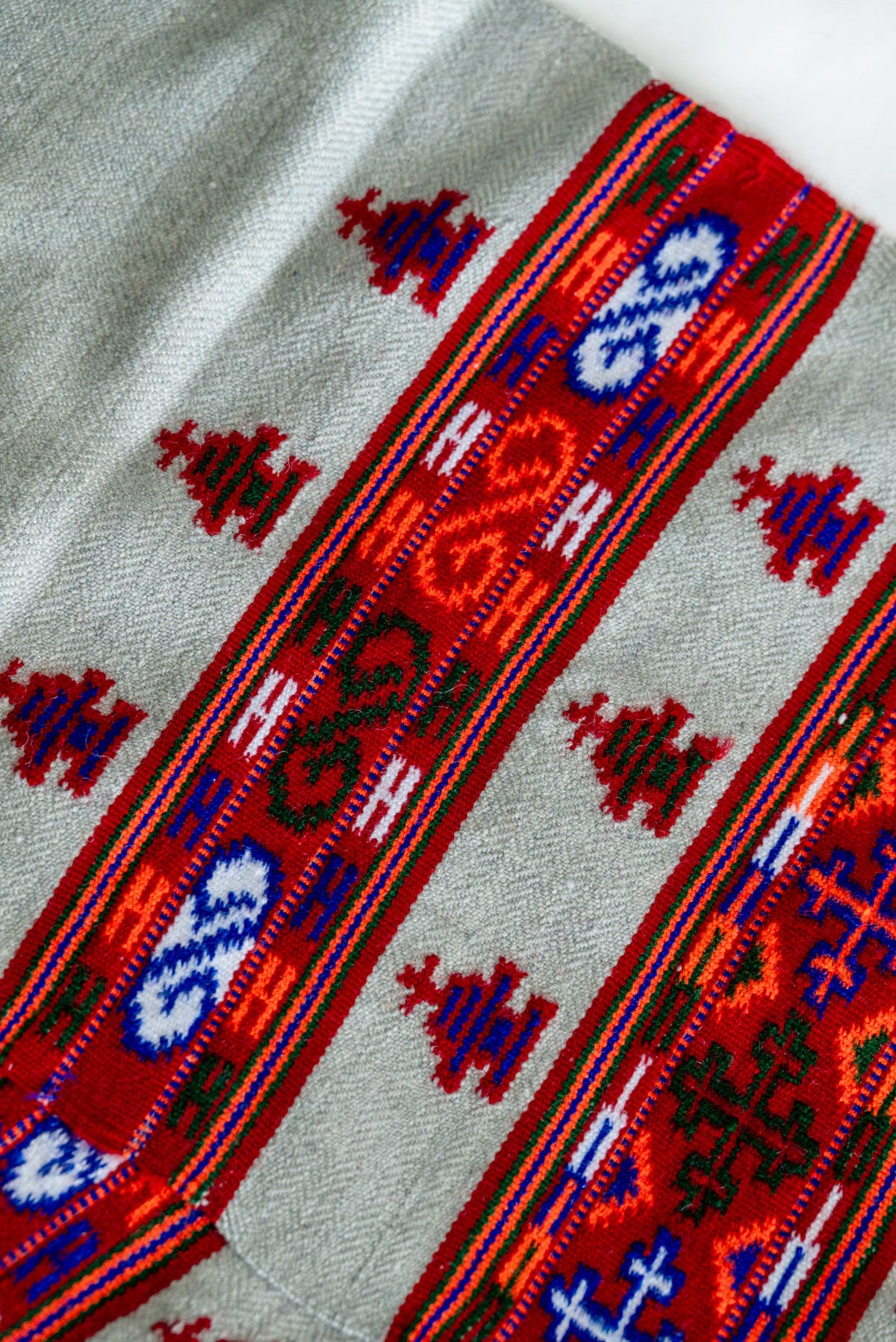 Handwoven Kinnauri Muffler - Light Grey