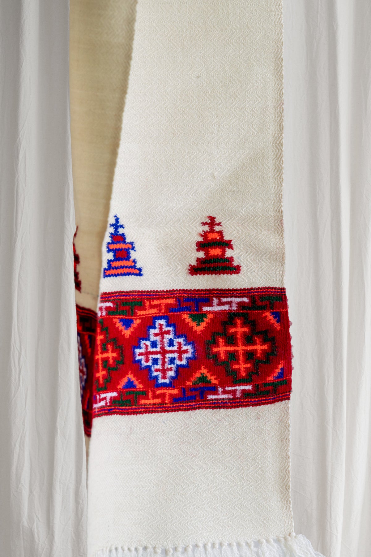 Handwoven Kinnauri Muffler - White