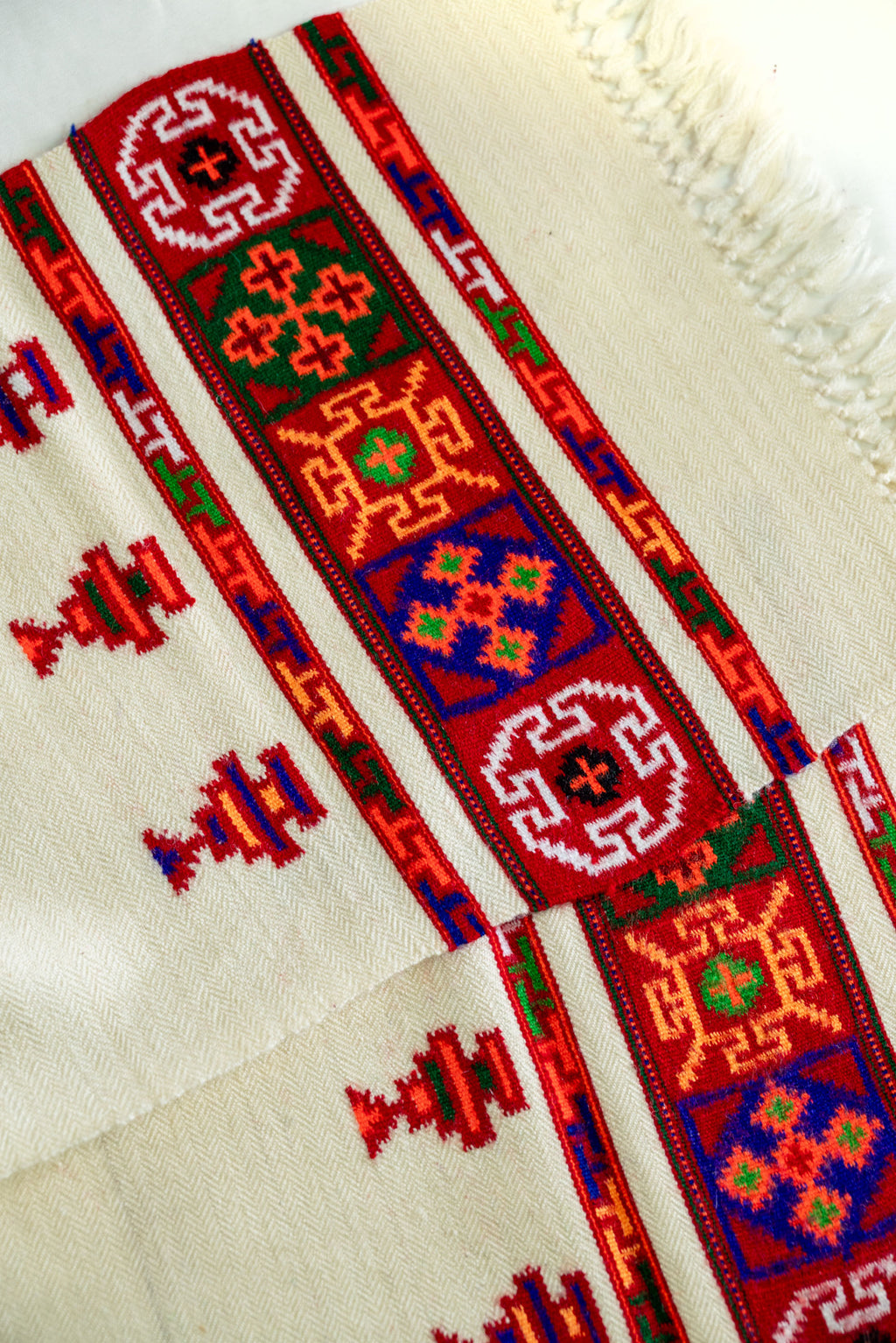 Handwoven Kinnauri Muffler - White