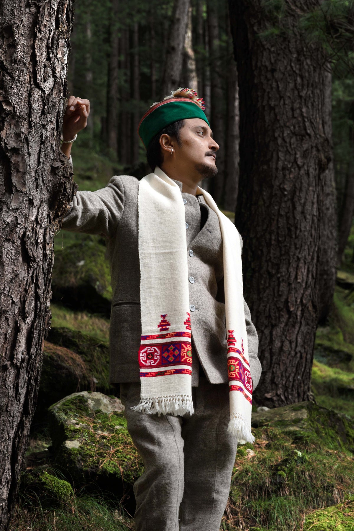Handwoven Kinnauri Muffler - White