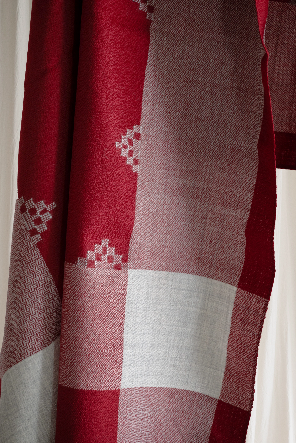 Heera - Handwoven Woolen Stole